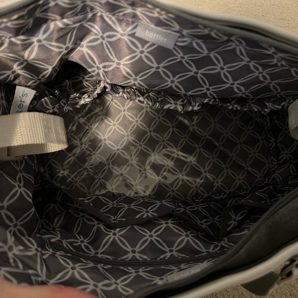 Carter’s diaper bag/ hospital bag - Picture 7 of 7